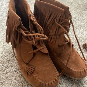 Minnetonka moccasin wedge booties